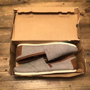 TOMS SLIP-ONs
